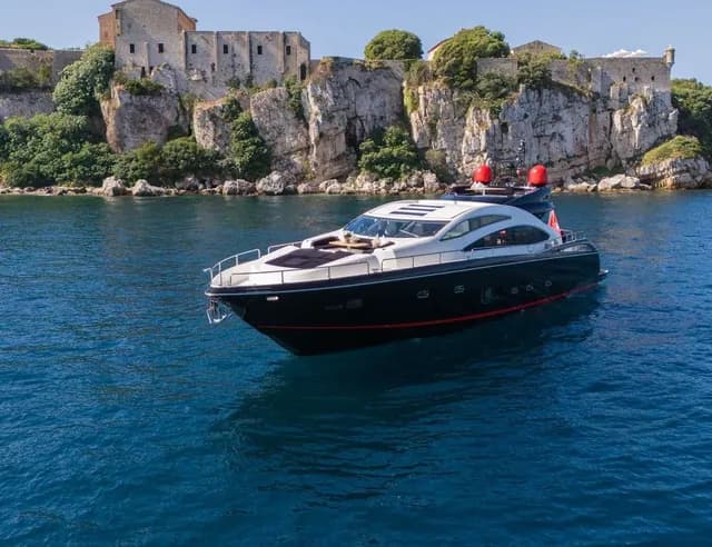 Palumba — Sunseeker Predator 84 Superyacht charter on the French Riviera