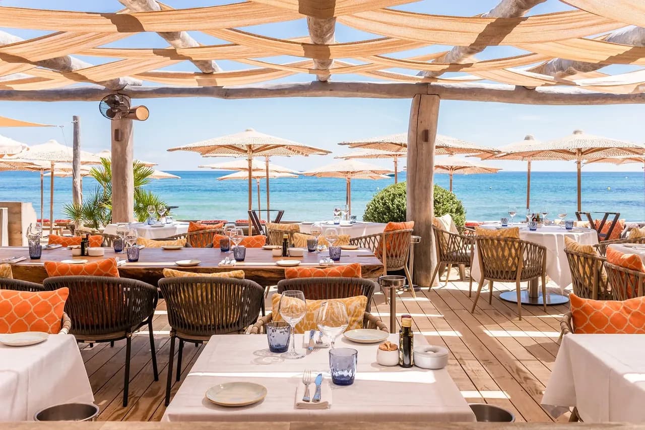 Clubs de plage Saint-Tropez : y aller en chauffeur